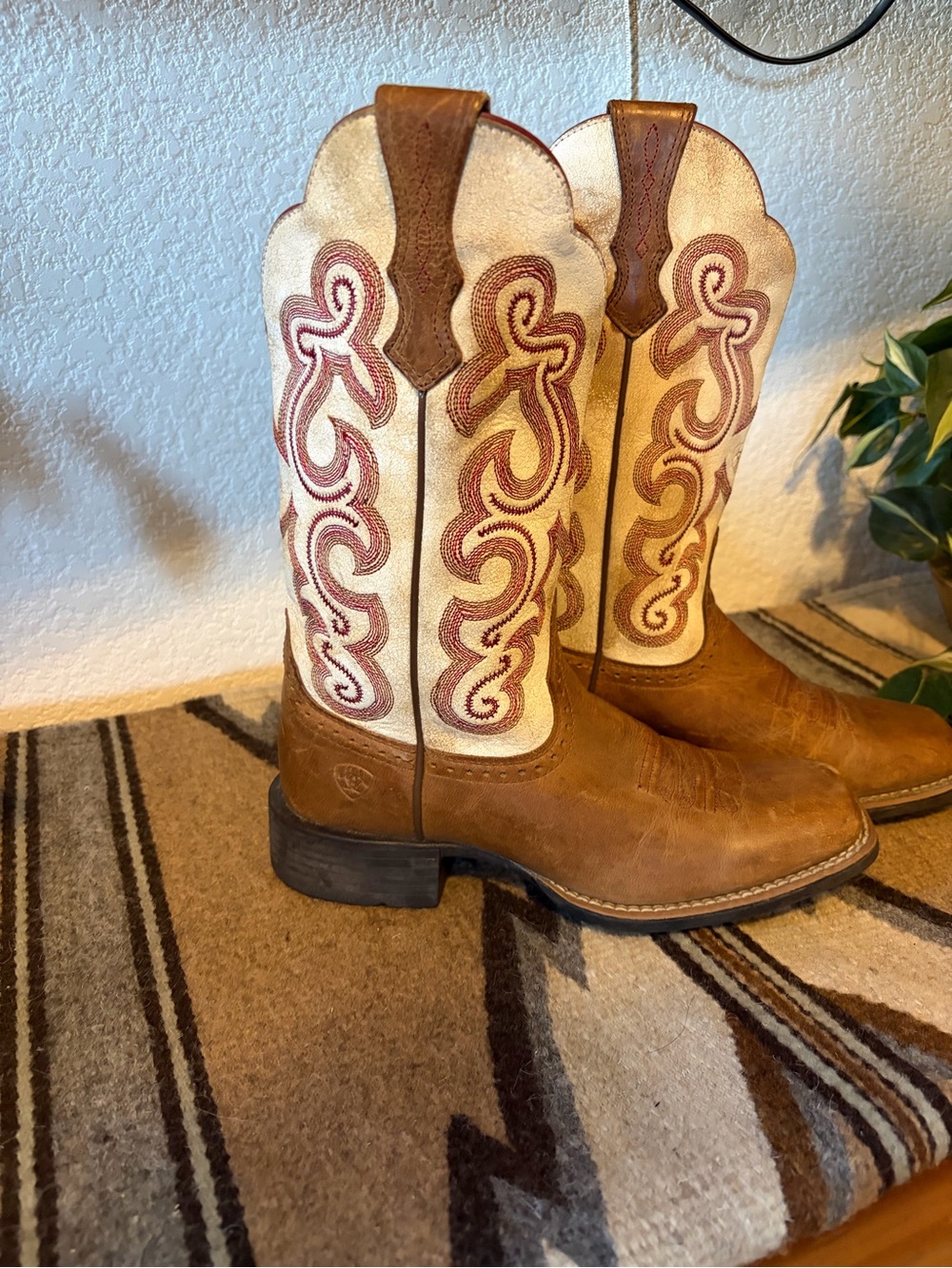 Ariat Brown Leather Cowboy Boots with Cream Embroidery